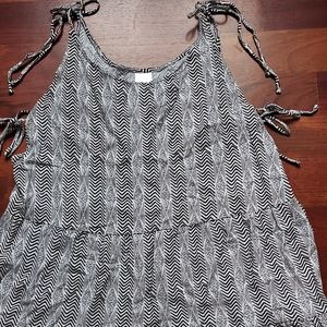 Women's Strappy Long Tank Top. White & Blk Large